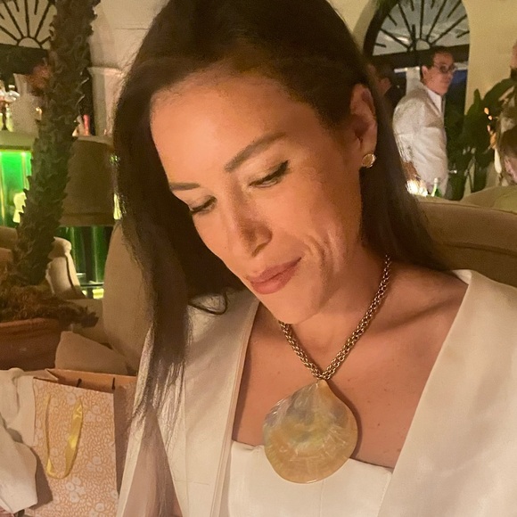 Jumbo Shell Necklace🐚 - Picture 6 of 10